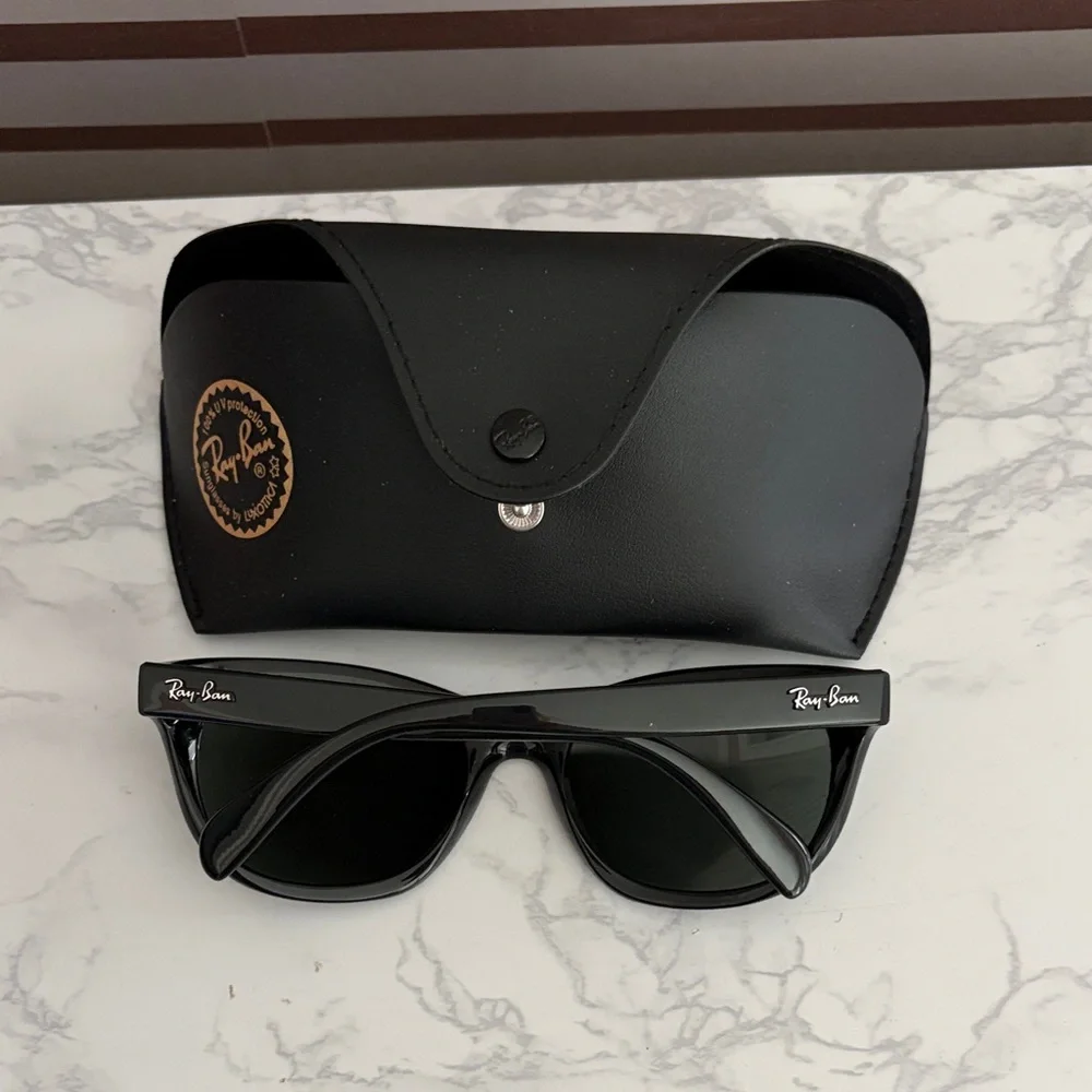 Ray-Ban Women's Black Frame Sunglasses with Dark Lenses - Picture 2 of 6